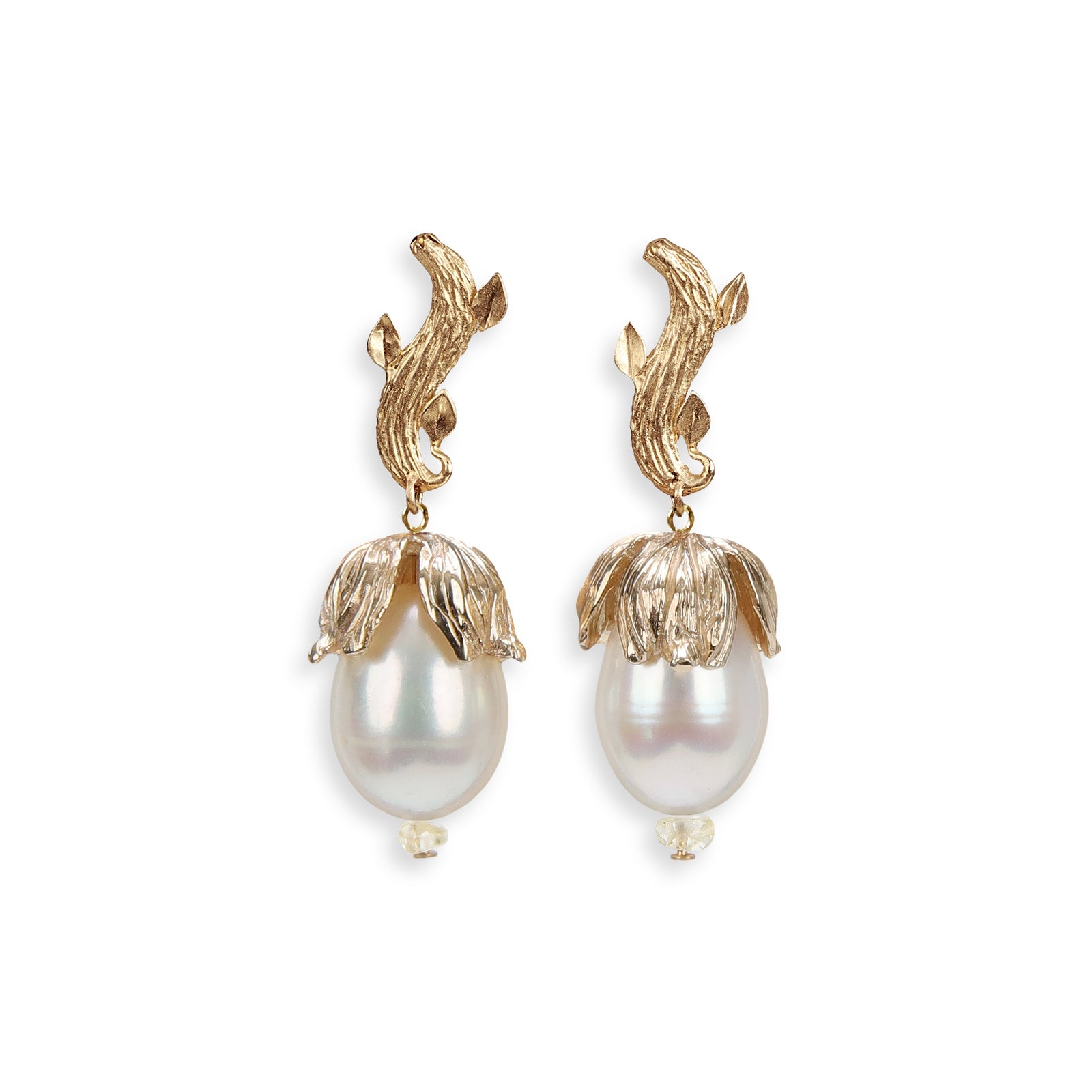 Golden Buds: Freshwater Pearl, Songea Sapphire, and Gold Earring